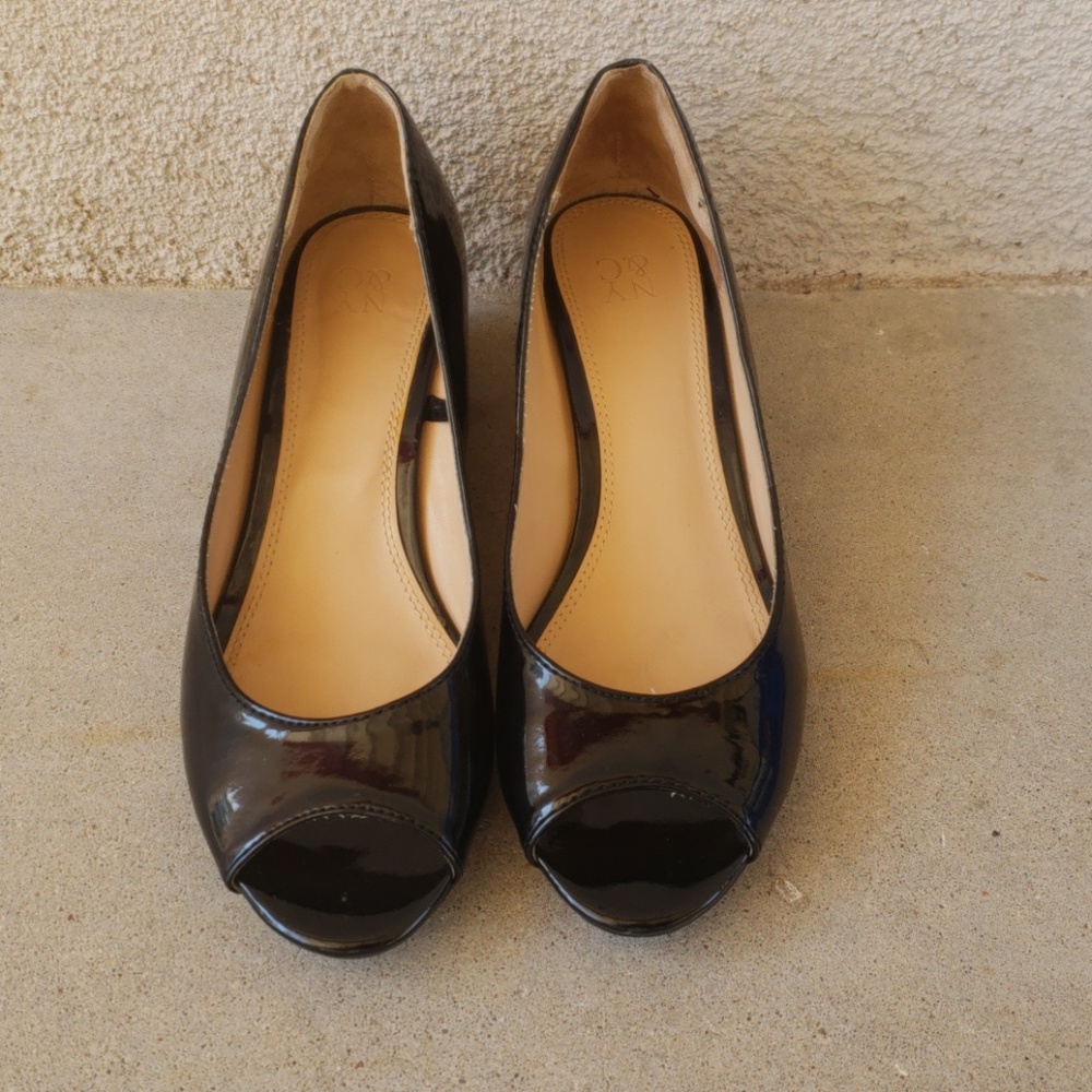 NY&C black peep toe wedges